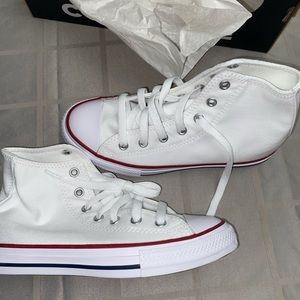 Brand New converse high top sneakers✨